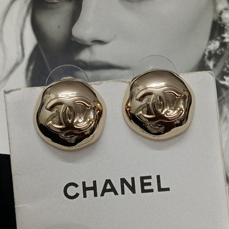 Chanel Vintage Round Gold 18K Gold Earrings